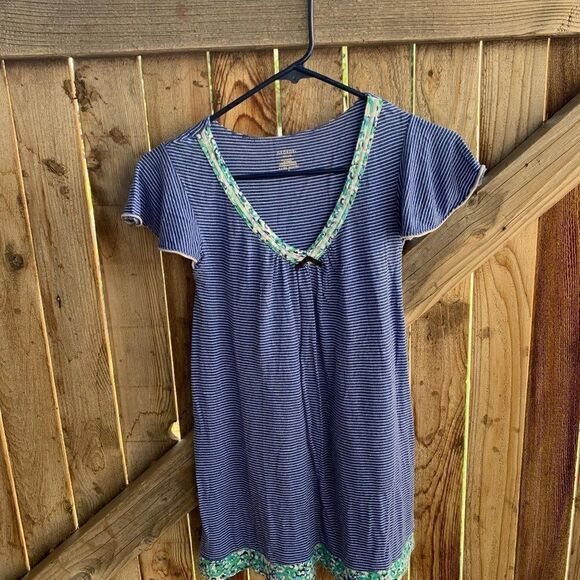George Tops - George short sleeve Vneck shirt size small